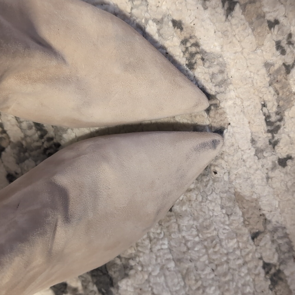 VINCE CAMUTO BOOTS - Picture 2 of 3